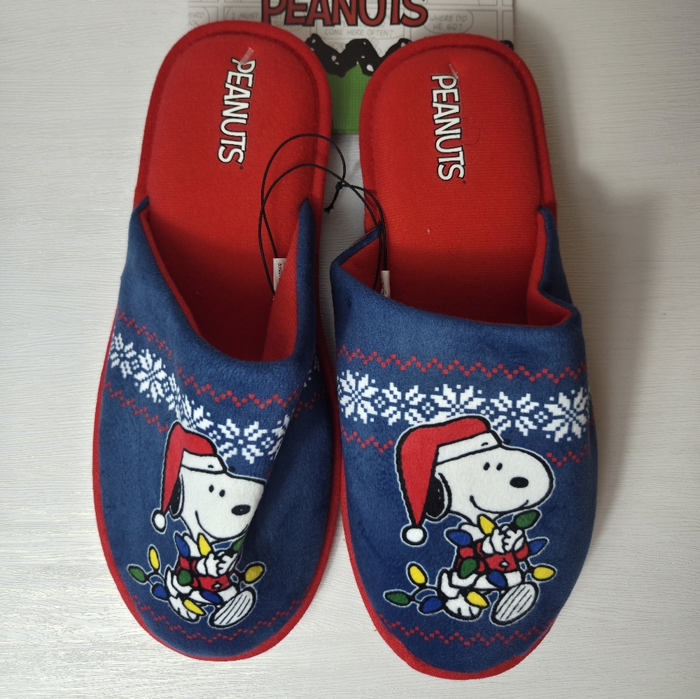 Peanuts Slippers with Snoopy Design